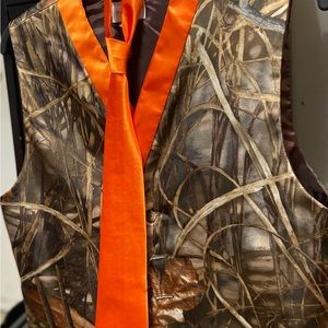Weddings In Camo Vest & Tie